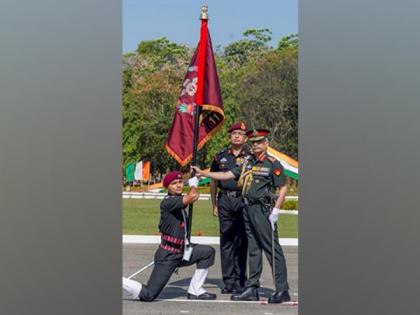 Army Chief presents 'President's Colours' Nishan to four Para units of Parachute Regiment | Army Chief presents 'President's Colours' Nishan to four Para units of Parachute Regiment