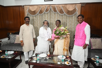 Setback to Sinha as after Sena, JMM announces support for Murmu | Setback to Sinha as after Sena, JMM announces support for Murmu Setback to Sinha as after Sena, JMM announces support for Murmu | Setback to Sinha as after Sena, JMM announces support for Murmu