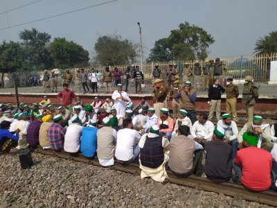 UP on alert for farmers' 'rail roko' protest | UP on alert for farmers' 'rail roko' protest
