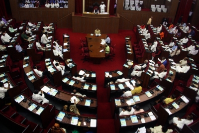 Odisha: Oppn stalls Assembly proceedings over chit fund scam | Odisha: Oppn stalls Assembly proceedings over chit fund scam