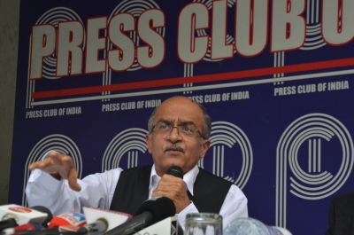 Defer hearing on sentence in contempt case, Prashant Bhushan to SC | Defer hearing on sentence in contempt case, Prashant Bhushan to SC