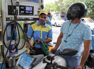 OMCs continue to hold petrol, diesel prices as global crude rates ease | OMCs continue to hold petrol, diesel prices as global crude rates ease
