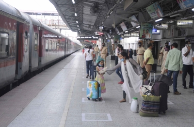 1 lakh migrants left Karnataka in special trains | 1 lakh migrants left Karnataka in special trains