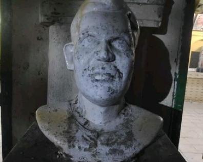 Statue of 1971 martyr in Dhaka University partially damaged by miscreants | Statue of 1971 martyr in Dhaka University partially damaged by miscreants Statue of 1971 martyr in Dhaka University partially damaged by miscreants | Statue of 1971 martyr in Dhaka University partially damaged by miscreants
