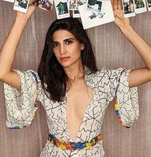 Aahana Kumra does a handstand to get a 'new perspective' | Aahana Kumra does a handstand to get a 'new perspective'