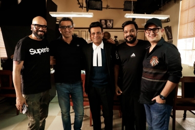 Manoj Bajpayee wraps up shoot of untitled courtroom drama | Manoj Bajpayee wraps up shoot of untitled courtroom drama Manoj Bajpayee wraps up shoot of untitled courtroom drama | Manoj Bajpayee wraps up shoot of untitled courtroom drama