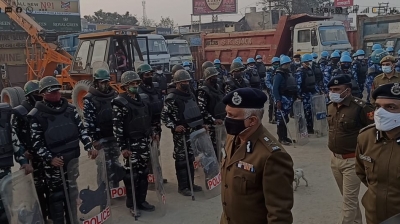 Delhi Police commissioner visits Singhu border | Delhi Police commissioner visits Singhu border Delhi Police commissioner visits Singhu border | Delhi Police commissioner visits Singhu border