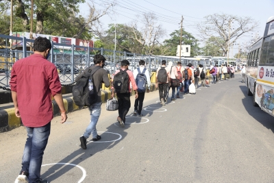 Offices, shops re-open, buses back on roads in Gujarat | Offices, shops re-open, buses back on roads in Gujarat