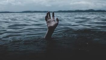 3 teenagers swept away in Yamuna in Delhi, still missing | 3 teenagers swept away in Yamuna in Delhi, still missing 3 teenagers swept away in Yamuna in Delhi, still missing | 3 teenagers swept away in Yamuna in Delhi, still missing