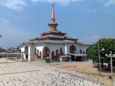 Minaret of Chrar-e-Sharief shrine restored in J&K's Budgam | Minaret of Chrar-e-Sharief shrine restored in J&K's Budgam