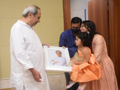 'Wonder Kid' Anvi presents Odisha CM with one of her 72 paintings | 'Wonder Kid' Anvi presents Odisha CM with one of her 72 paintings