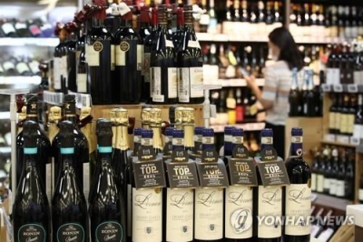 S.Korean wine imports almost double in 2021 amid pandemic | S.Korean wine imports almost double in 2021 amid pandemic