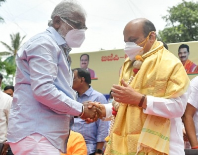 Prominent Dalit leader N. Mahesh joins BJP in K'taka | Prominent Dalit leader N. Mahesh joins BJP in K'taka