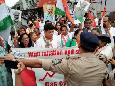 Congress leaders detained in Goa during protest | Congress leaders detained in Goa during protest Congress leaders detained in Goa during protest | Congress leaders detained in Goa during protest