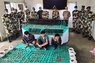 BSF makes major arms haul in Mizoram, three held | BSF makes major arms haul in Mizoram, three held