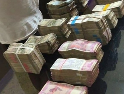 Cash stash seized again in Kolkata, this time by Kolkata Police | Cash stash seized again in Kolkata, this time by Kolkata Police