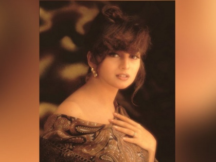 Madhuri Dixit 'pause and rewind' for this elegant throwback picture | Madhuri Dixit 'pause and rewind' for this elegant throwback picture