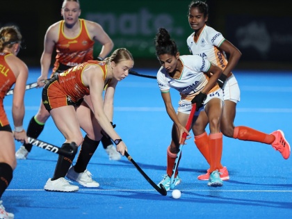 Indian women's hockey team go down fighting as Australia win second game of the tour 3-2 | Indian women's hockey team go down fighting as Australia win second game of the tour 3-2