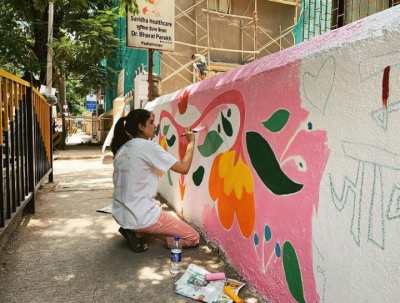 Big B's granddaughter paints wall to highlight menstrual hygiene | Big B's granddaughter paints wall to highlight menstrual hygiene