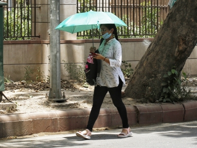 Mercury soars again in Delhi NCR, Friday may be bit better | Mercury soars again in Delhi NCR, Friday may be bit better