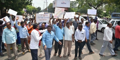RTC employees not allowed protest march in Hyderabad | RTC employees not allowed protest march in Hyderabad