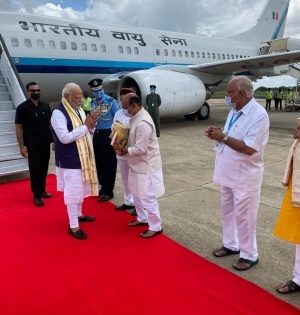 PM Modi arrives in Bengaluru on 2-day Karnataka visit | PM Modi arrives in Bengaluru on 2-day Karnataka visit