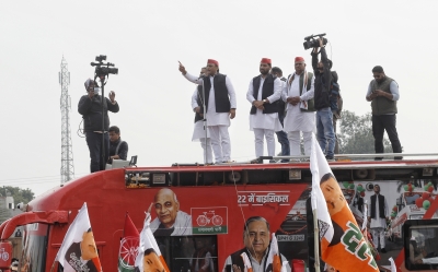 SP's 'Vijay Rath Yatra' in Jhansi, Akhilesh to address public rallies at 9 places | SP's 'Vijay Rath Yatra' in Jhansi, Akhilesh to address public rallies at 9 places