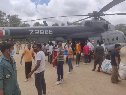 IAF deploys three helicopters for flood relief operations in UP's Jalaun | IAF deploys three helicopters for flood relief operations in UP's Jalaun