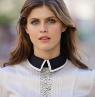 Alexandra Daddario goes skinny dipping, says 'Take a vacation from your problems' | Alexandra Daddario goes skinny dipping, says 'Take a vacation from your problems'