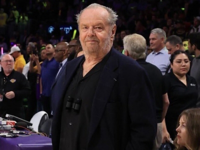 Jack Nicholson makes rare public outing for basketball game | Jack Nicholson makes rare public outing for basketball game