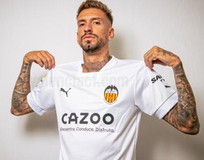 Samuel Castillejo joins Valencia from AC Milan | Samuel Castillejo joins Valencia from AC Milan