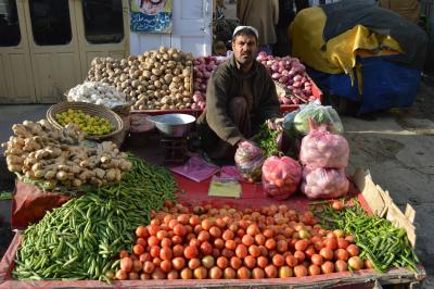 Pakistan pays heavily for Afghan conflict, tomato prices jump to Rs 600 per kg | Pakistan pays heavily for Afghan conflict, tomato prices jump to Rs 600 per kg Pakistan pays heavily for Afghan conflict, tomato prices jump to Rs 600 per kg | Pakistan pays heavily for Afghan conflict, tomato prices jump to Rs 600 per kg