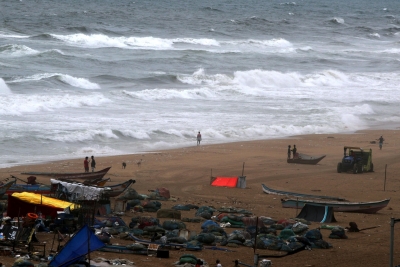 TN issues red alert in coastal areas fearing Lankan refugee influx | TN issues red alert in coastal areas fearing Lankan refugee influx