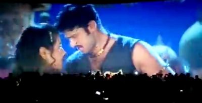 Fans celebrate Prabhas 20 years with the re-release of 'Varsham' in the theatres | Fans celebrate Prabhas 20 years with the re-release of 'Varsham' in the theatres