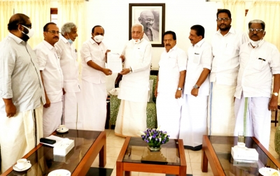 Cong calls on Kerala Guv, urges not to approve ordinance on Lokayukta | Cong calls on Kerala Guv, urges not to approve ordinance on Lokayukta
