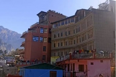 Joshimath sinking: Demolition process of two hotels begins | Joshimath sinking: Demolition process of two hotels begins