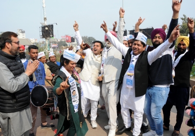 Poll victory celebrations at AAP office | Poll victory celebrations at AAP office