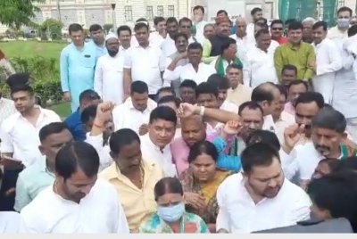 Agnipath stir: Mahagathbandhan leaders in Bihar march to Raj Bhawan | Agnipath stir: Mahagathbandhan leaders in Bihar march to Raj Bhawan