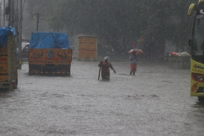 Heavy rainfall lashes Chennai, low-lying areas inundated | Heavy rainfall lashes Chennai, low-lying areas inundated