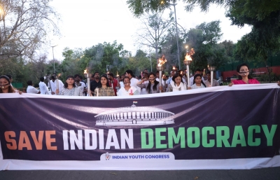 Police stop Youth Congress' torch rally in Delhi | Police stop Youth Congress' torch rally in Delhi