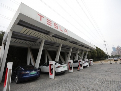 Tesla rises back to over $1 tn valuation: Report | Tesla rises back to over $1 tn valuation: Report