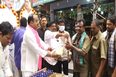 TRS leader distributes live chicken, liquor to celebrate launch of national party | TRS leader distributes live chicken, liquor to celebrate launch of national party