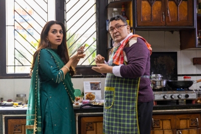 IANS Review: 'Sharmaji Namkeen': Rishi Kapoor's last film will make you 'senti' despite flaws (IANS Rating: **1/2) | IANS Review: 'Sharmaji Namkeen': Rishi Kapoor's last film will make you 'senti' despite flaws (IANS Rating: **1/2)