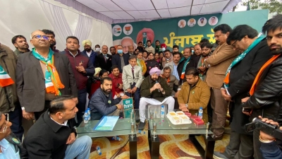 Amarinder files papers, says Congress fighting polls on his achievements | Amarinder files papers, says Congress fighting polls on his achievements Amarinder files papers, says Congress fighting polls on his achievements | Amarinder files papers, says Congress fighting polls on his achievements