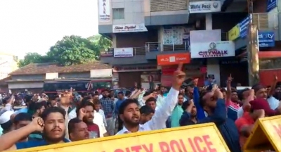 Kerala bandh: PFI protesters go on rampage as 19 activists arrested | Kerala bandh: PFI protesters go on rampage as 19 activists arrested