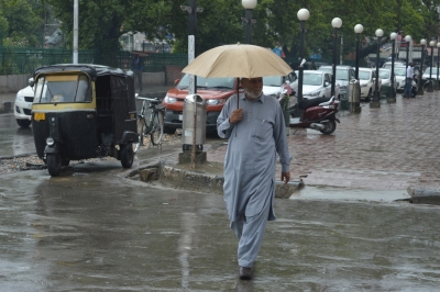 Light rain breaks long dry spell in Kashmir | Light rain breaks long dry spell in Kashmir Light rain breaks long dry spell in Kashmir | Light rain breaks long dry spell in Kashmir