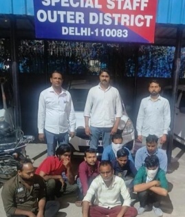 Gambling racket busted in Outer Delhi | Gambling racket busted in Outer Delhi