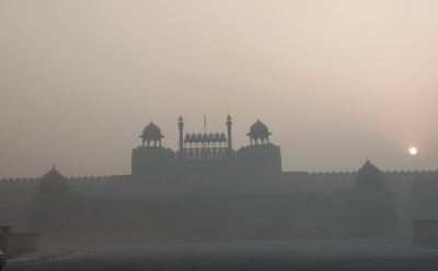 Dense fog engulfs Delhi | Dense fog engulfs Delhi