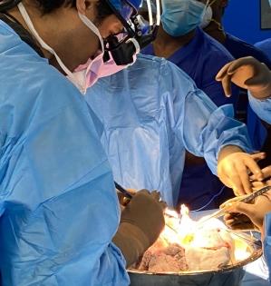 Doctors at KIMS Hyderabad perform breathing lung transplant | Doctors at KIMS Hyderabad perform breathing lung transplant Doctors at KIMS Hyderabad perform breathing lung transplant | Doctors at KIMS Hyderabad perform breathing lung transplant