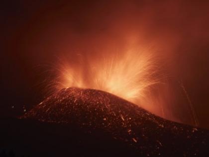 Volcanic eruption threat forces evacuation in Iceland | Volcanic eruption threat forces evacuation in Iceland